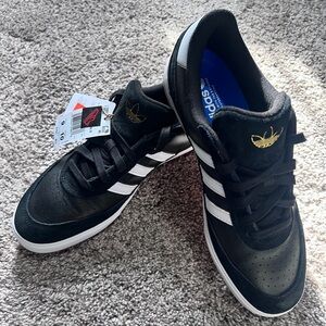 NWT- Authentic Adidas Women’s Tyshawn Low Shoes